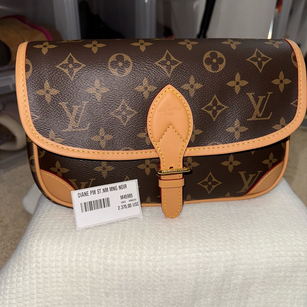 LOUIS VUITTON DIANE. BRAND NEW. NEVER BEEN USED.